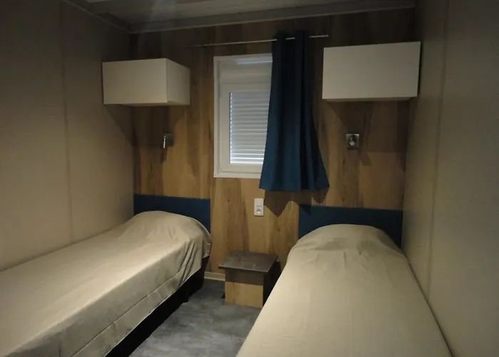 Chalé Neuf Avec Piscine Couverte, Proche Mer, Calme Et Securise - 6 Personnes - Fr-1-777-8 *